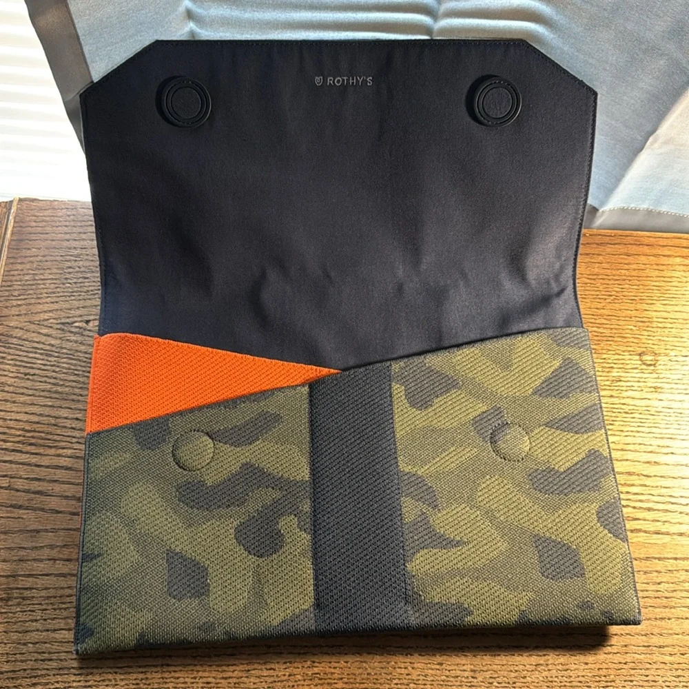 Camo Laptop Sleeve Rothy’s - Picture 2 of 7